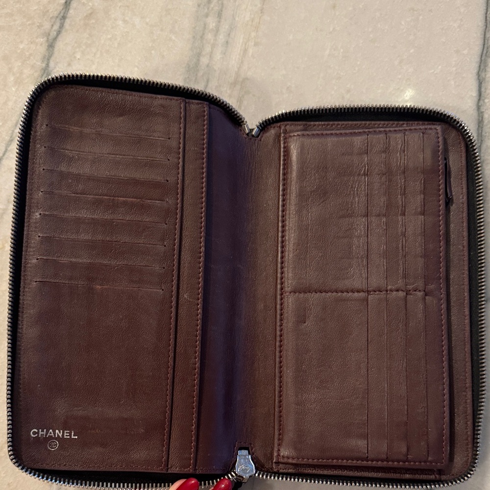 CHANEL Black Quilted Leather Wallet - Picture 5 of 7